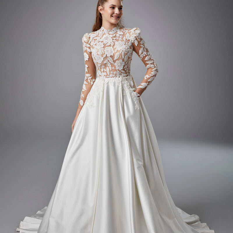 A-Linien-Brautkleid aus Satin mit 3D-Laserschnitt-Blumen und Schlitz