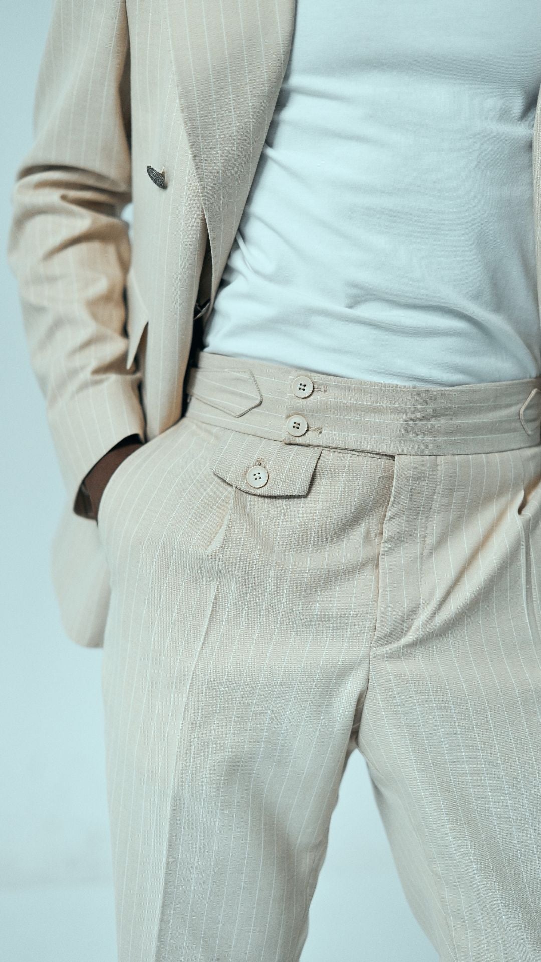 🕴 Eleganter Anzug in Beige mit gestreifter italienischer Hose, doppelreihig