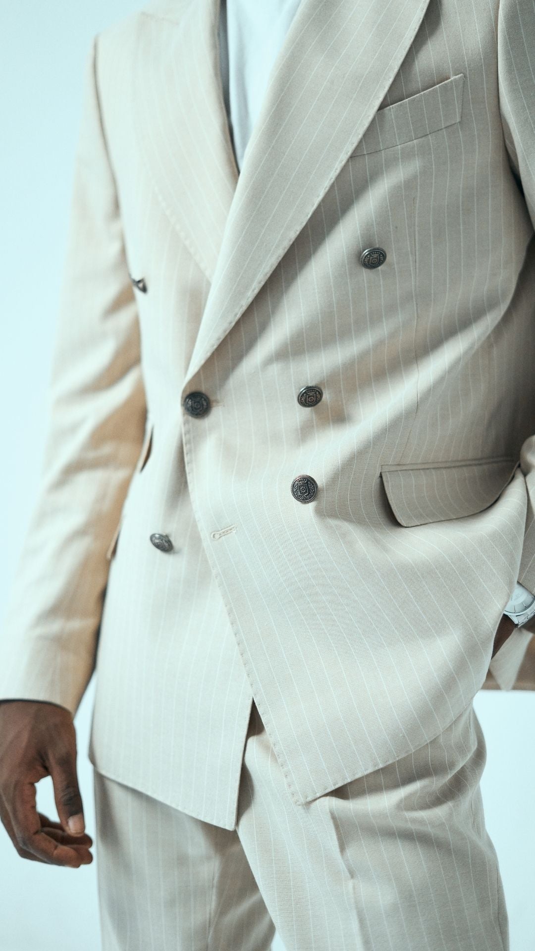 🕴 Eleganter Anzug in Beige mit gestreifter italienischer Hose, doppelreihig