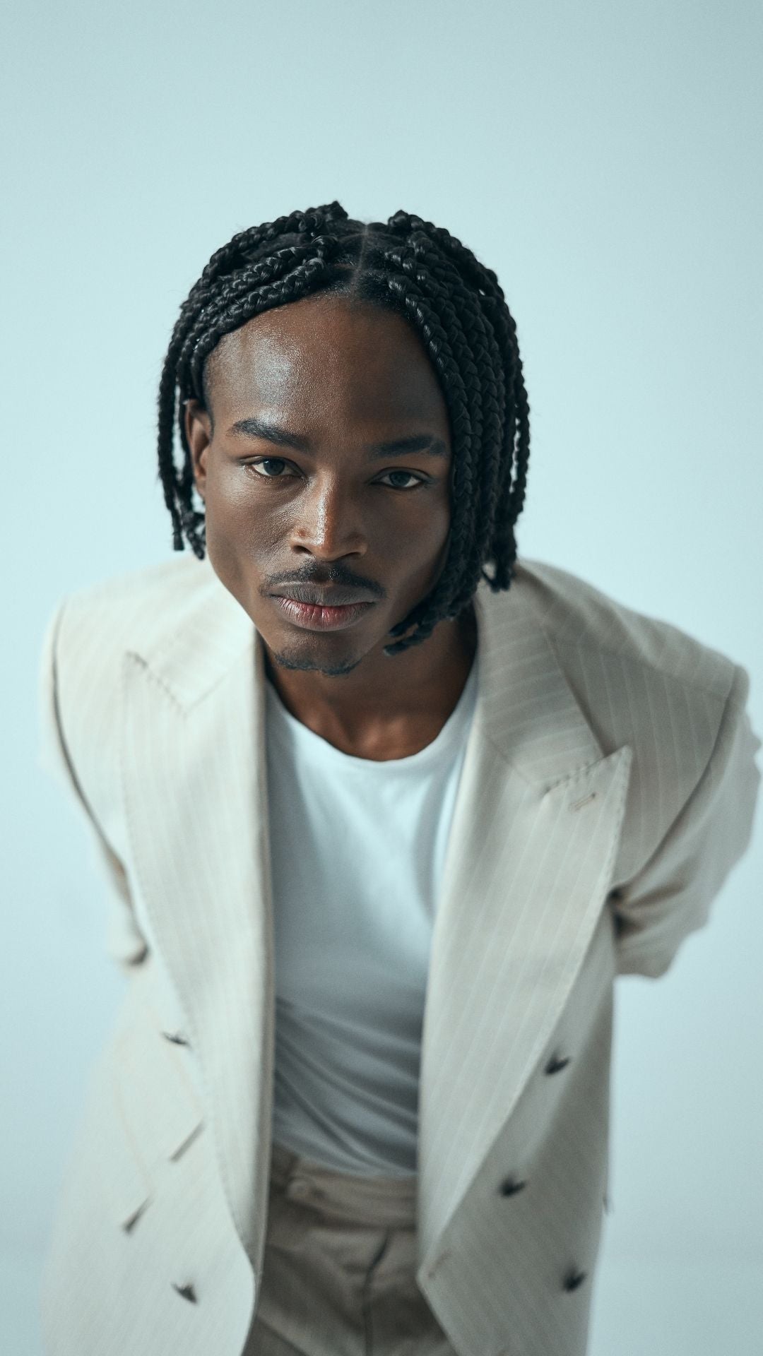 🕴 Eleganter Anzug in Beige mit gestreifter italienischer Hose, doppelreihig