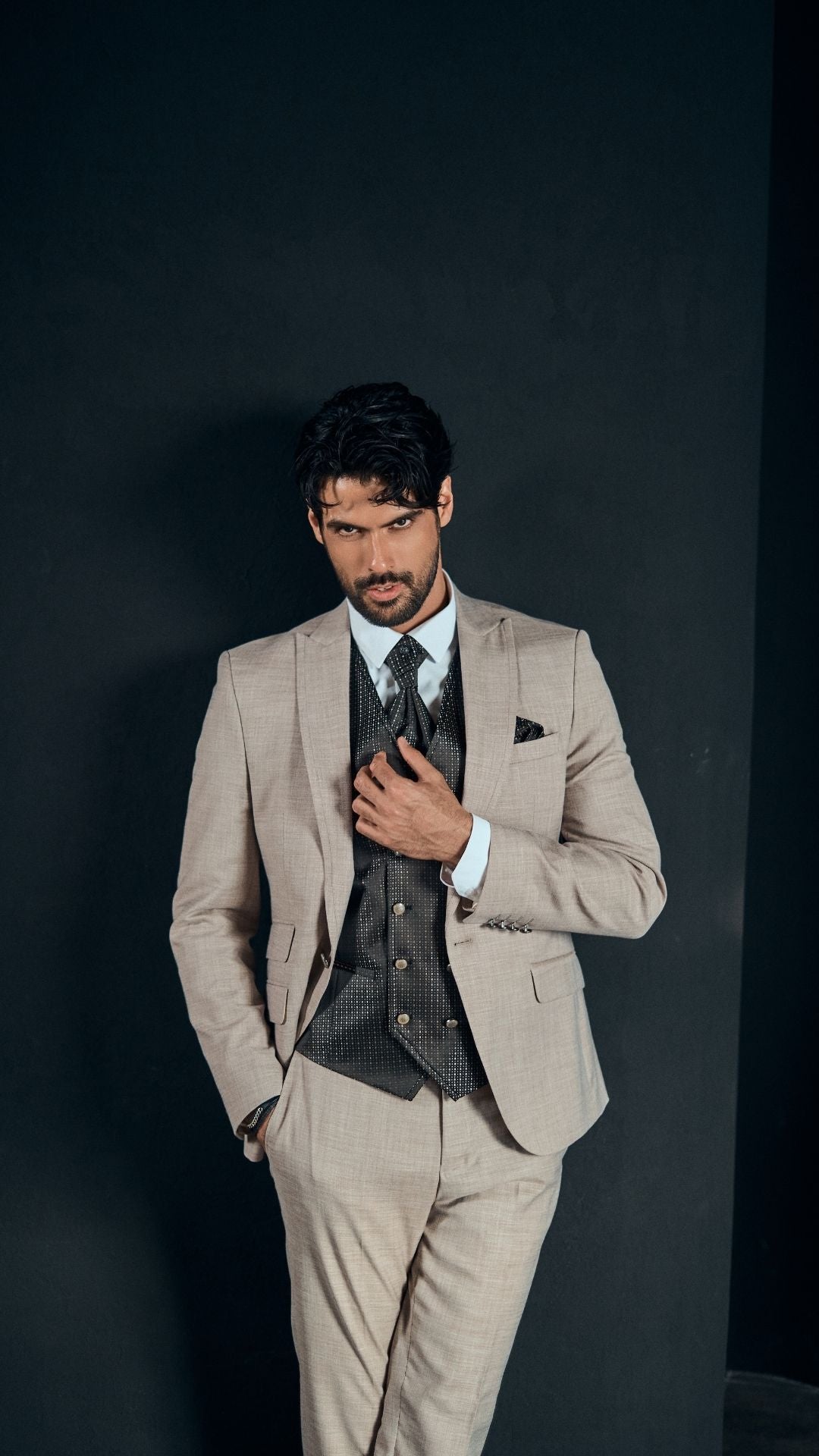 🕴 Eleganter 3-teiliger Anzug in Beige mit brauner, gemusterter Weste