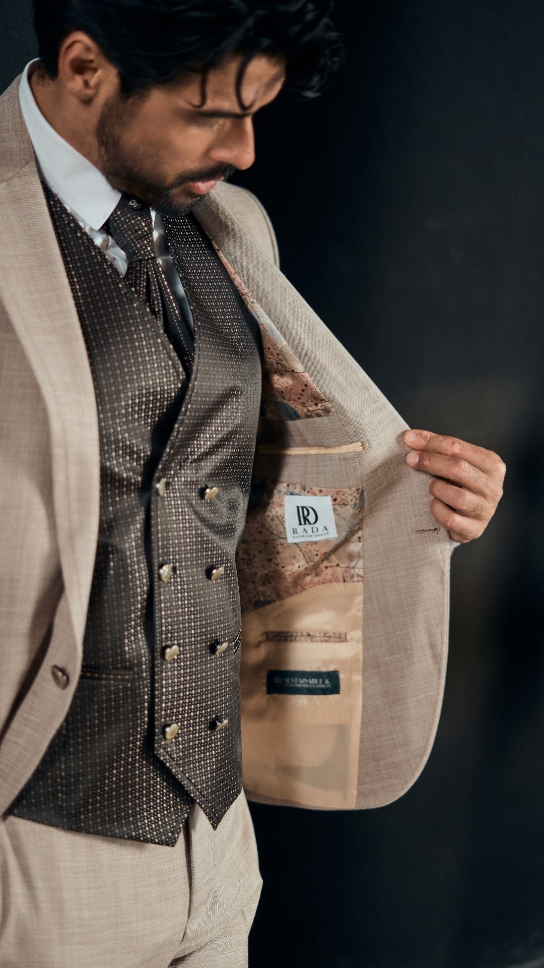 🕴 Eleganter 3-teiliger Anzug in Beige mit brauner, gemusterter Weste