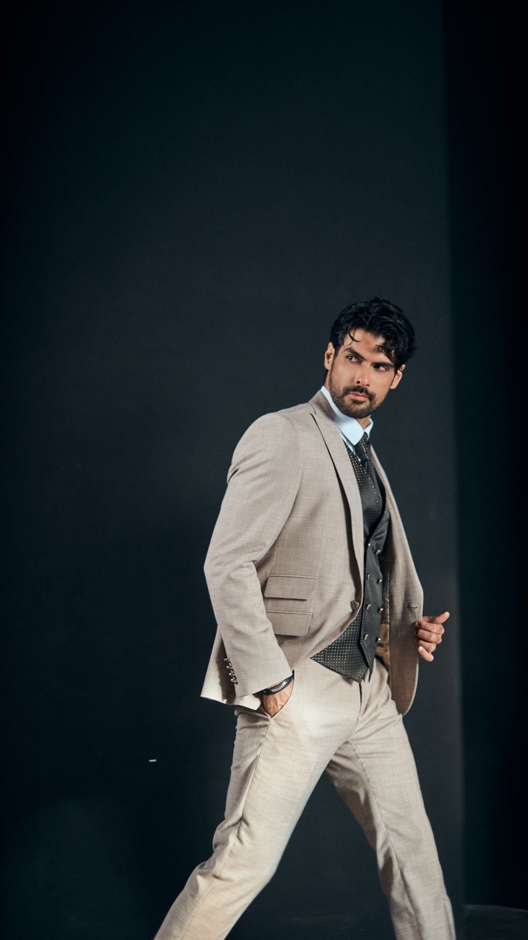 🕴 Eleganter 3-teiliger Anzug in Beige mit brauner, gemusterter Weste