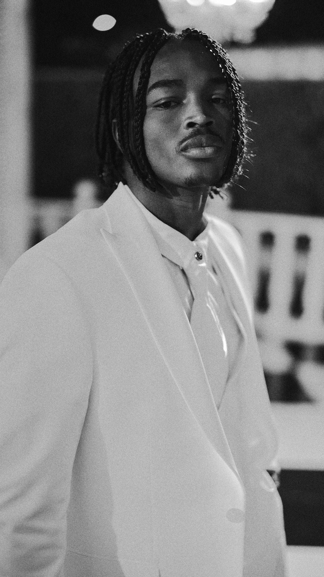 🕴 Eleganter Anzug in Weiß mit gemusterter Weste