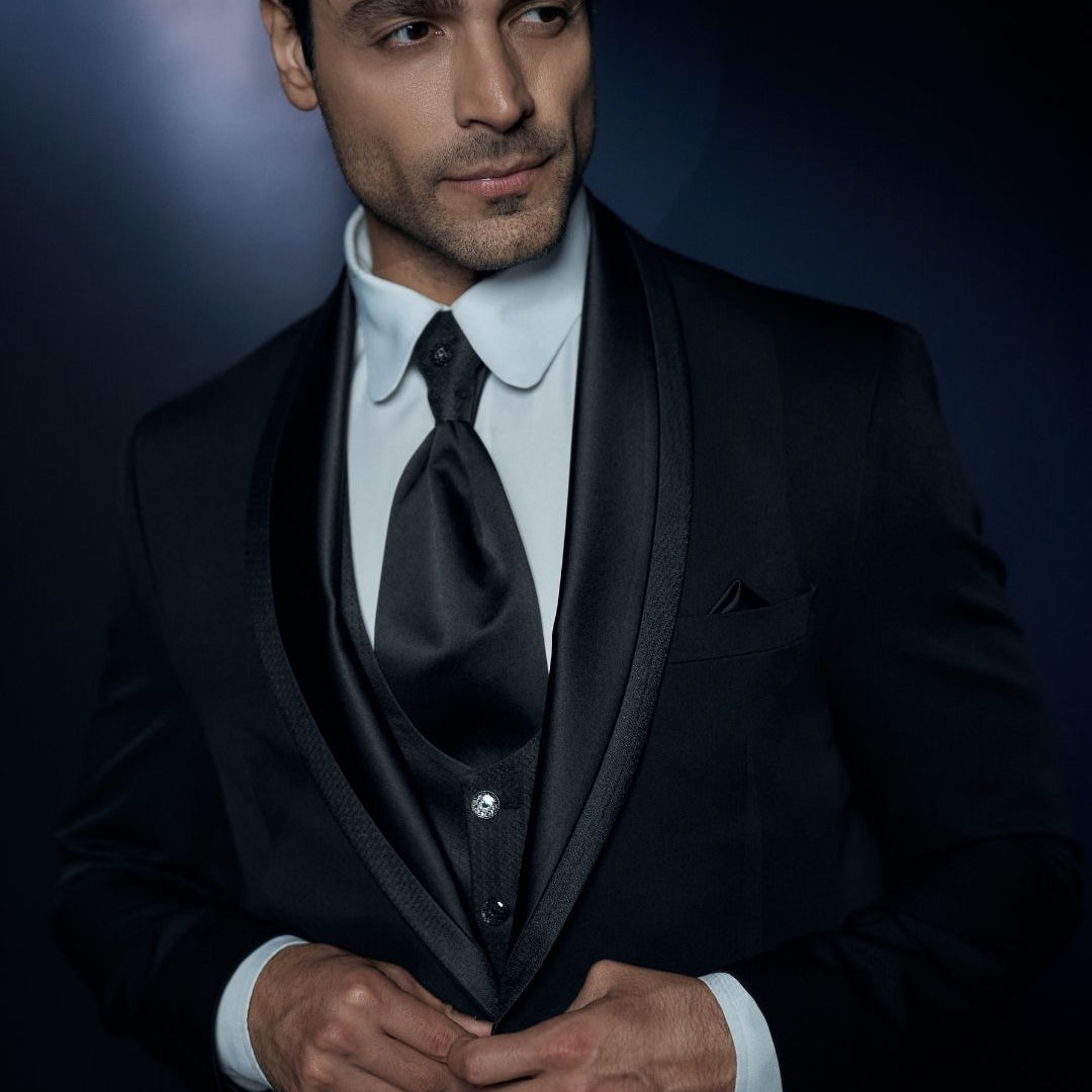 🕴 Eleganter schwarzer Smoking mit Krawatte