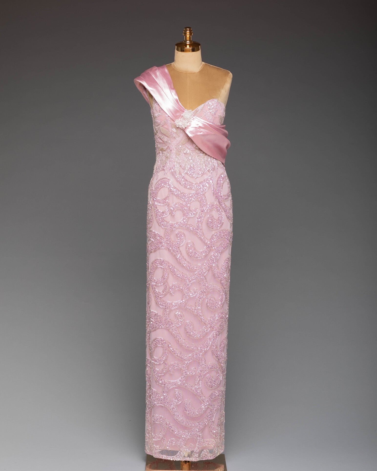 Abendkleid Lila | Exklusives Design mit schönem Schlitz und Bodenlänge