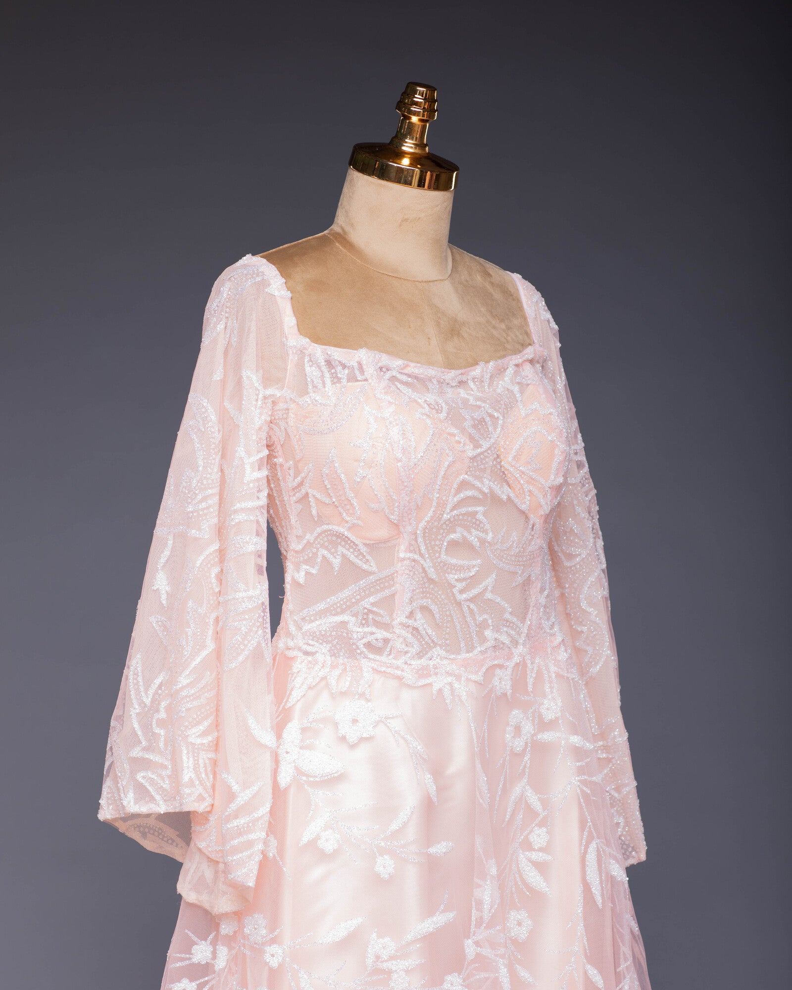Abendkleid Pink | Bodenlang mit breitem Saum und Steinverzierung