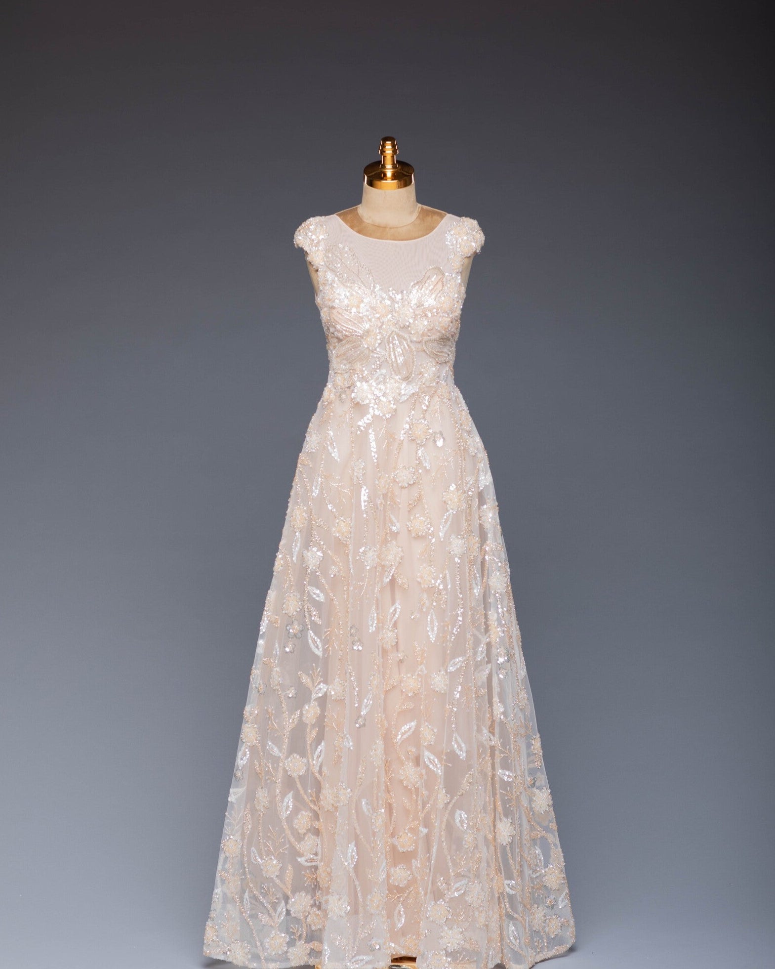 Abendkleid Beige | Mit Steinverzierung und weitem Saum