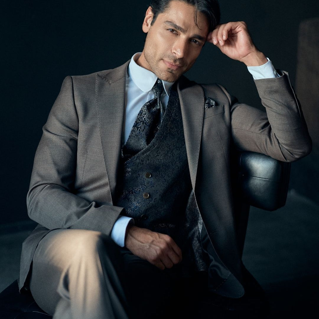 🕴 Eleganter Anzug in Braun mit gemusterter Weste