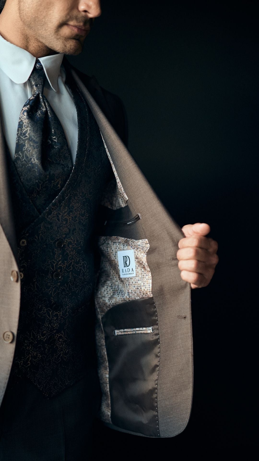 🕴 Eleganter Anzug in Braun mit gemusterter Weste