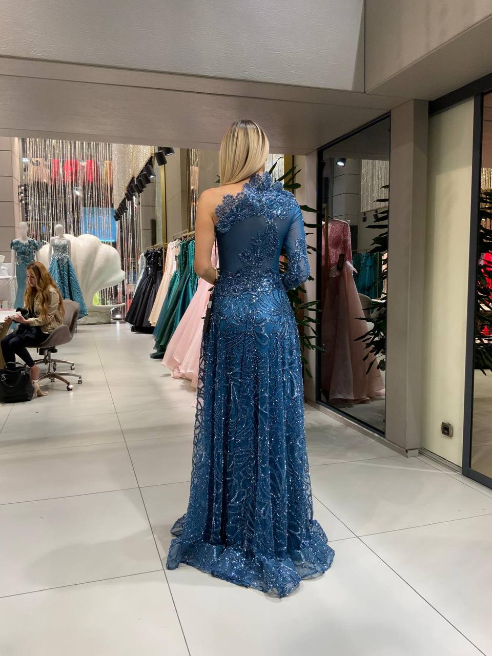 Abendkleid Blau | Elegant mit einseitigem Ärmel