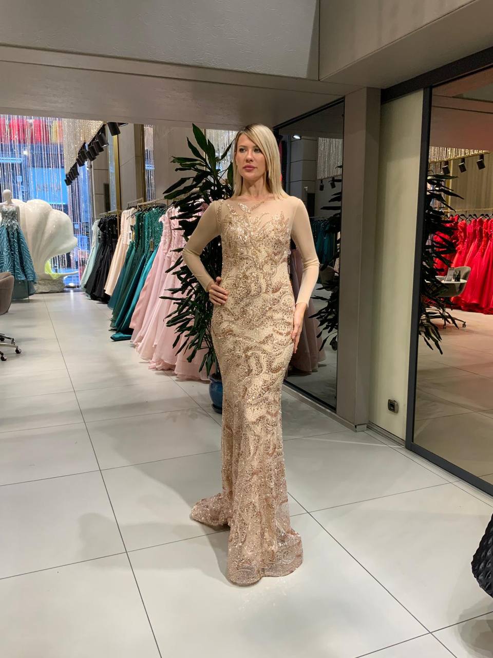 Abendkleid Beige-Gold | Eleganter Schnitt & Edles Design