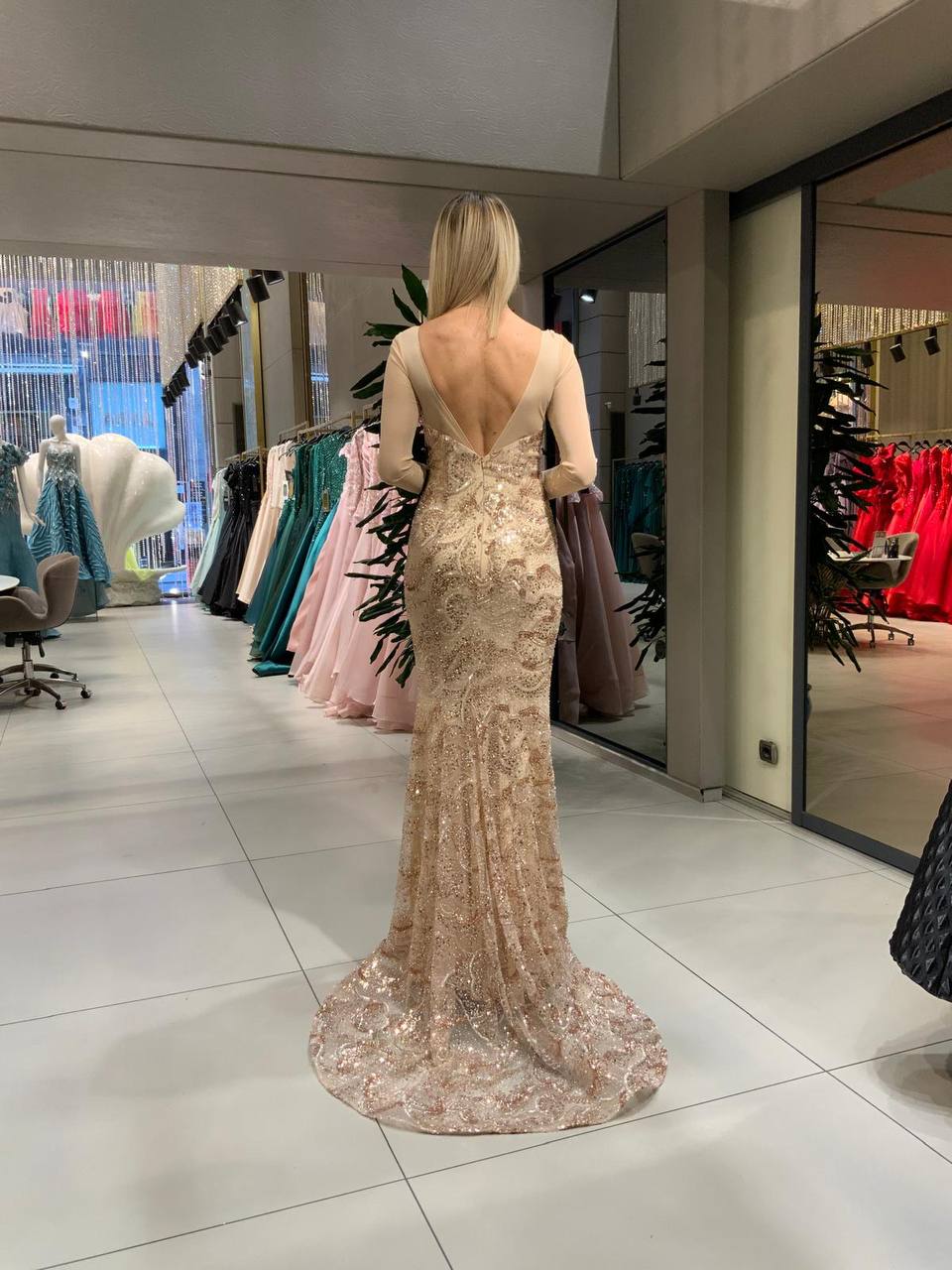 Abendkleid Beige-Gold | Eleganter Schnitt & Edles Design